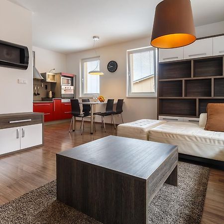 Modern Apartment With 2 Bedrooms KLV Exterior foto